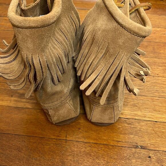 American Eagle Minnetonka Women's Tramper Bootie Size 7 New - Picture 8 of 9